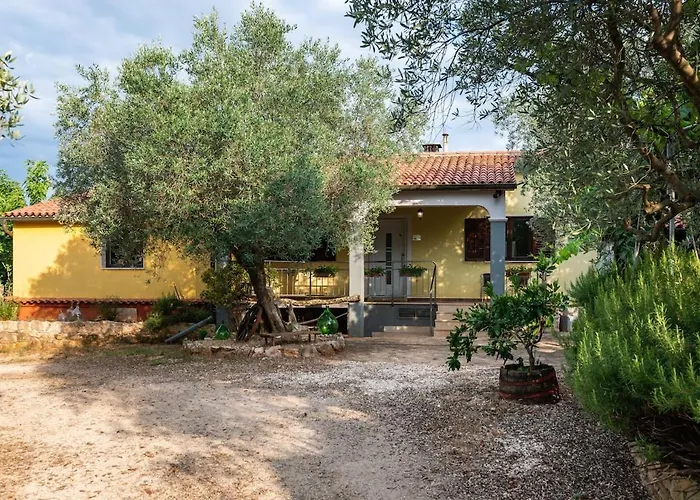 Διαμέρισμα Truffle Baroness For 4-pool & Big Garden