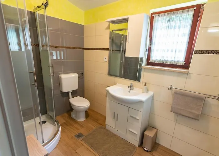 Truffle Baroness For 4-pool & Big Garden Apartman *